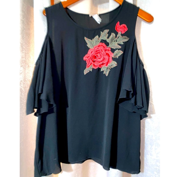 Tops - Black Cold-Shoulder Top